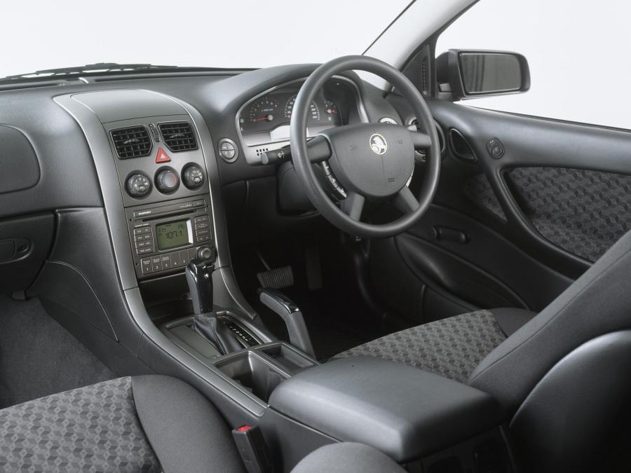  Holden Commodore Executive 2002 года  (фото 4 из 5)